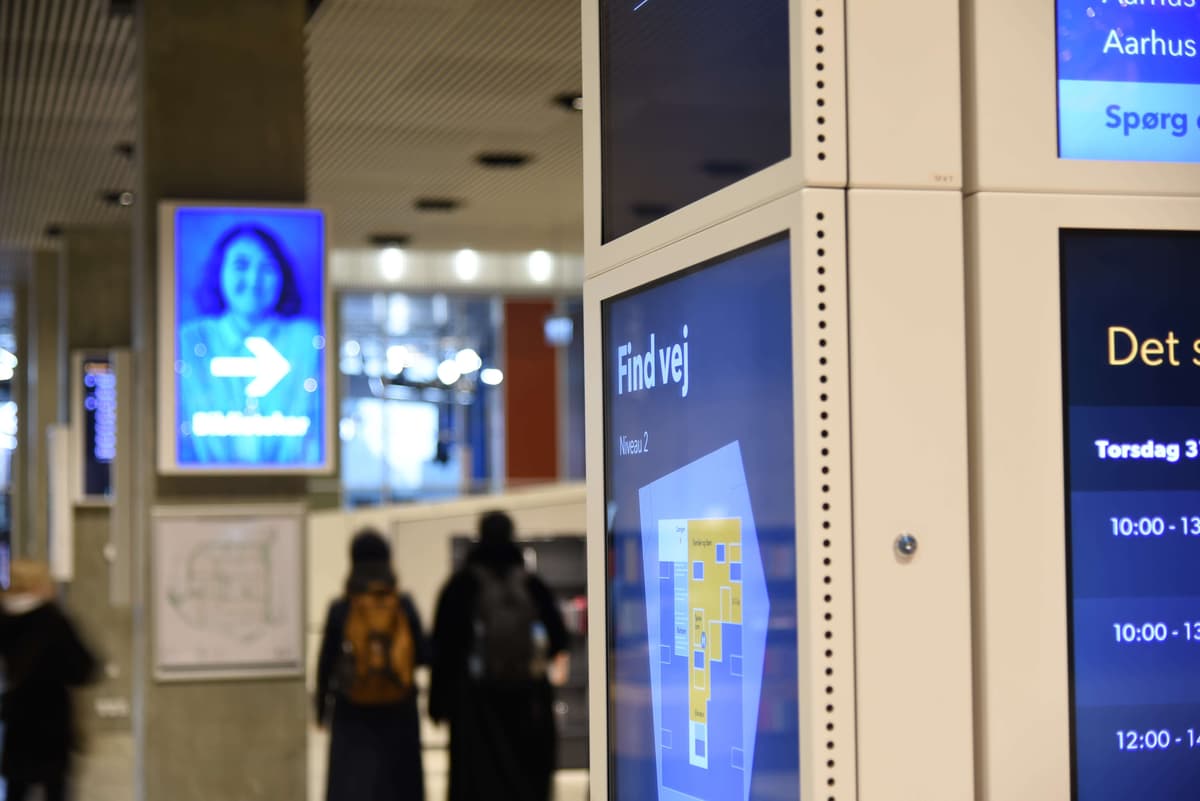 Interactive wayfinding kiosk displaying building map